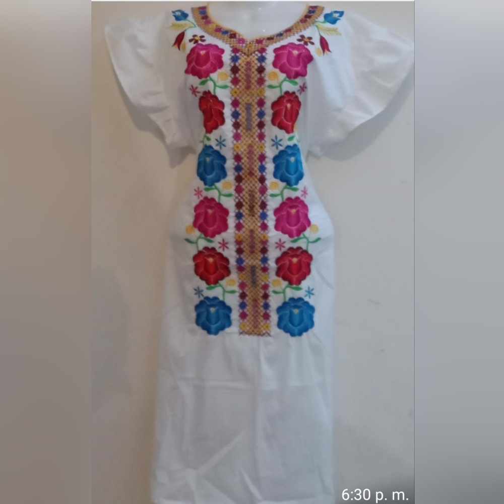 Mexican womens dress Shunaxi embroided with silk tread